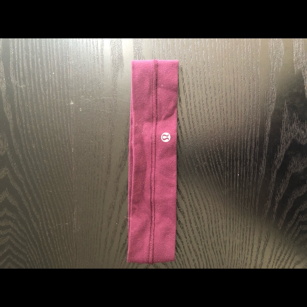 Fly Away Tamer Headband. Maroon.